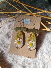 Load image into Gallery viewer, Little Daisy earrings
