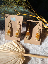 Load image into Gallery viewer, Golden celosia earrings
