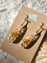 Load image into Gallery viewer, Golden celosia earrings
