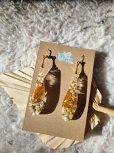 Load image into Gallery viewer, Golden celosia earrings
