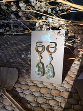 Load image into Gallery viewer, Baby&#39;s breath with freshwater pearl on golden hoops
