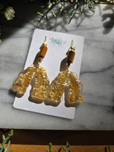 Load image into Gallery viewer, Arch flower earrings
