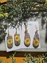 Load image into Gallery viewer, Garden Daisy Earrings
