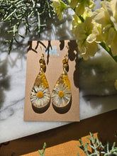 Load image into Gallery viewer, Fall Daisy Earrings
