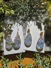 Load image into Gallery viewer, Hydrangea Earrings

