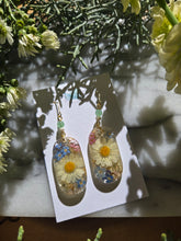 Load image into Gallery viewer, Garden Daisy Earrings
