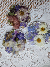 Load image into Gallery viewer, Trinkets tray &amp; 1 flower Coaster
