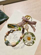 Load image into Gallery viewer, Spring Daisy Bag Charm
