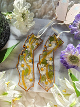 Load image into Gallery viewer, Holiday Ornament- California Daisy
