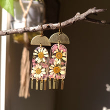 Load image into Gallery viewer, Little spring daisy dangle, real pressed flower in resin, pink statice, brass tassel
