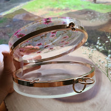 Load image into Gallery viewer, Round Tea Tree Blossom Clutch, resin clutch, removable golden crossbody chain, 7 inches in diameter
