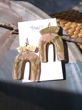 Load image into Gallery viewer, Spring collection-dusty pink blossom arch, real pressed flower in resin, hammered brass
