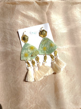 Load image into Gallery viewer, Spring collection- Daisy dangle , real pressed flower in resin, cream tassel
