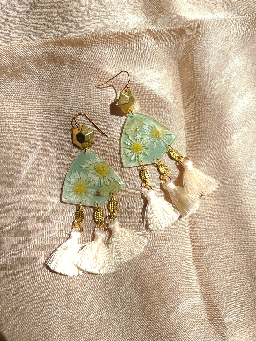 Spring collection- Daisy dangle , real pressed flower in resin, cream tassel