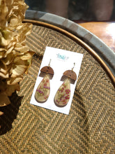 Load image into Gallery viewer, Fall Collection- Blushing Yarrow Teardrop

